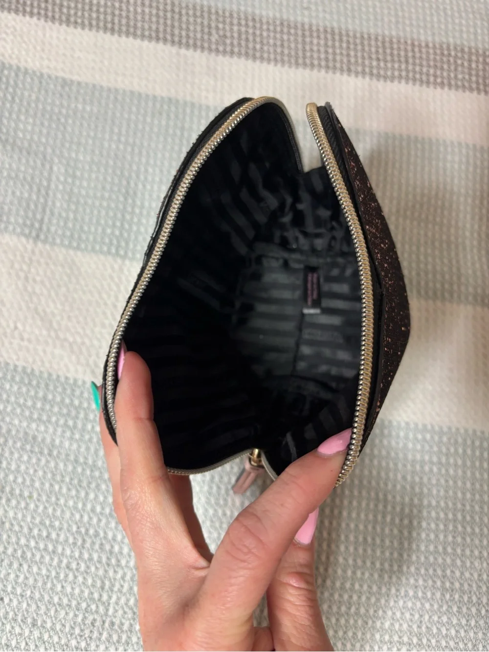Victorias Secret compact heart